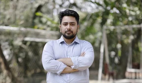 নিশাত রহমান নিশির ছোটগল্প 'আনন্দিতার খোলাচিঠি' 3 Person standing outdoors with arms crossed.