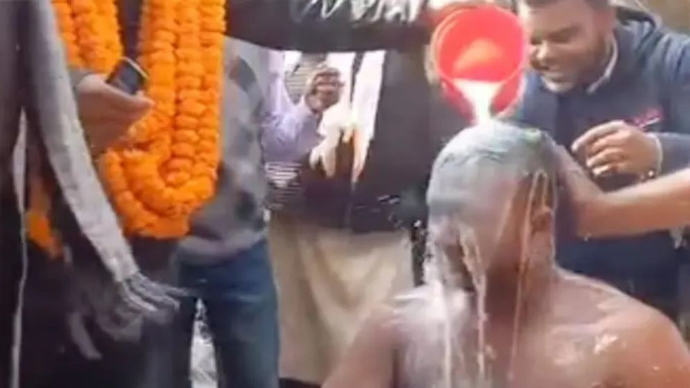 দুধ দিয়ে গোসল করিয়ে আওয়ামী লীগ কর্মীকে দলে টানার ঘটনায় বিএনপি প্রার্থীকে ঘিরে বিতর্ক