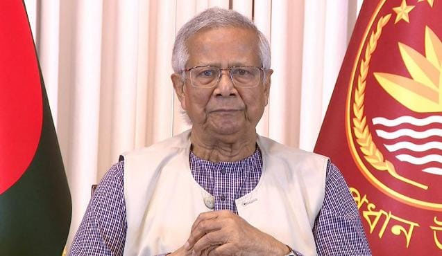 নাগরিককে সরকারের কাছে নয়, সরকারের সেবা নাগরিকের কাছে যাবে বলে বক্তব্য দিচ্ছেন প্রধান উপদেষ্টা